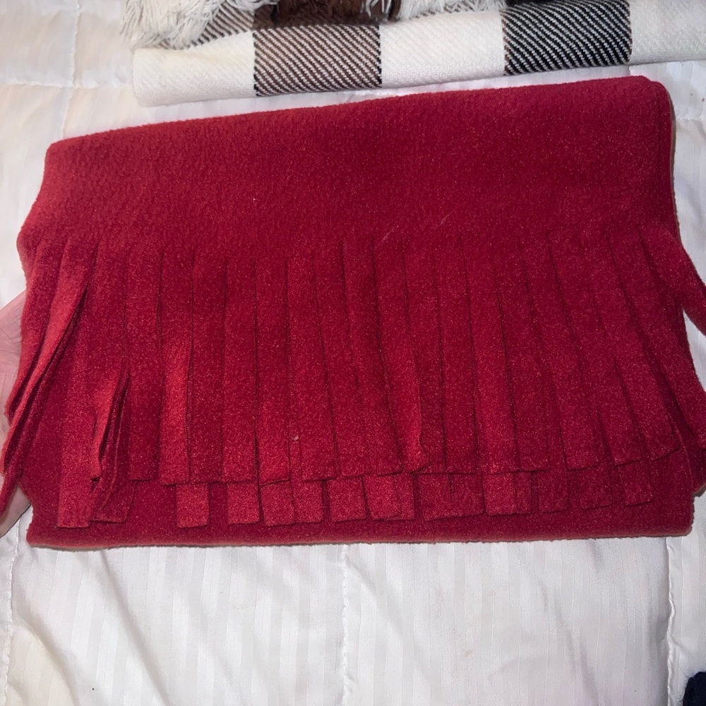 LADIES SCARFS AND HAT - Picture 6 of 9